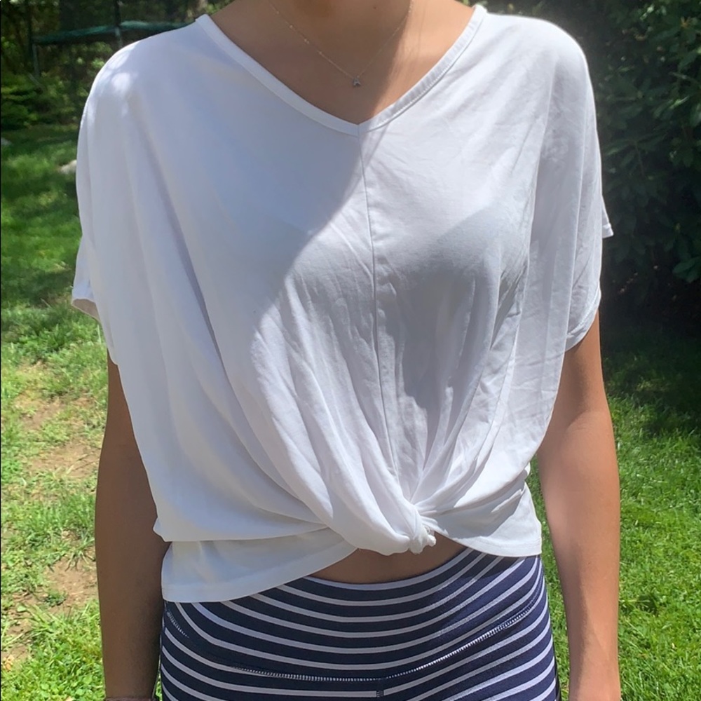 Knot tee